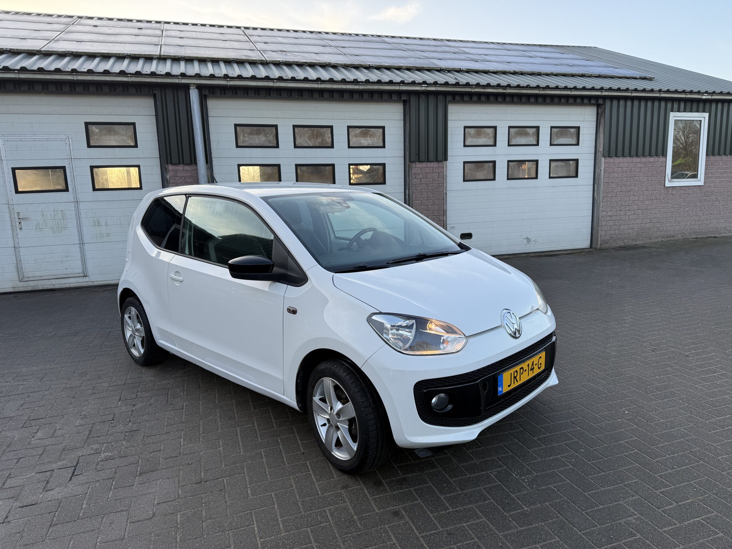 
								VW Up! 75 pk uitvoering, nette en goede auto vol									