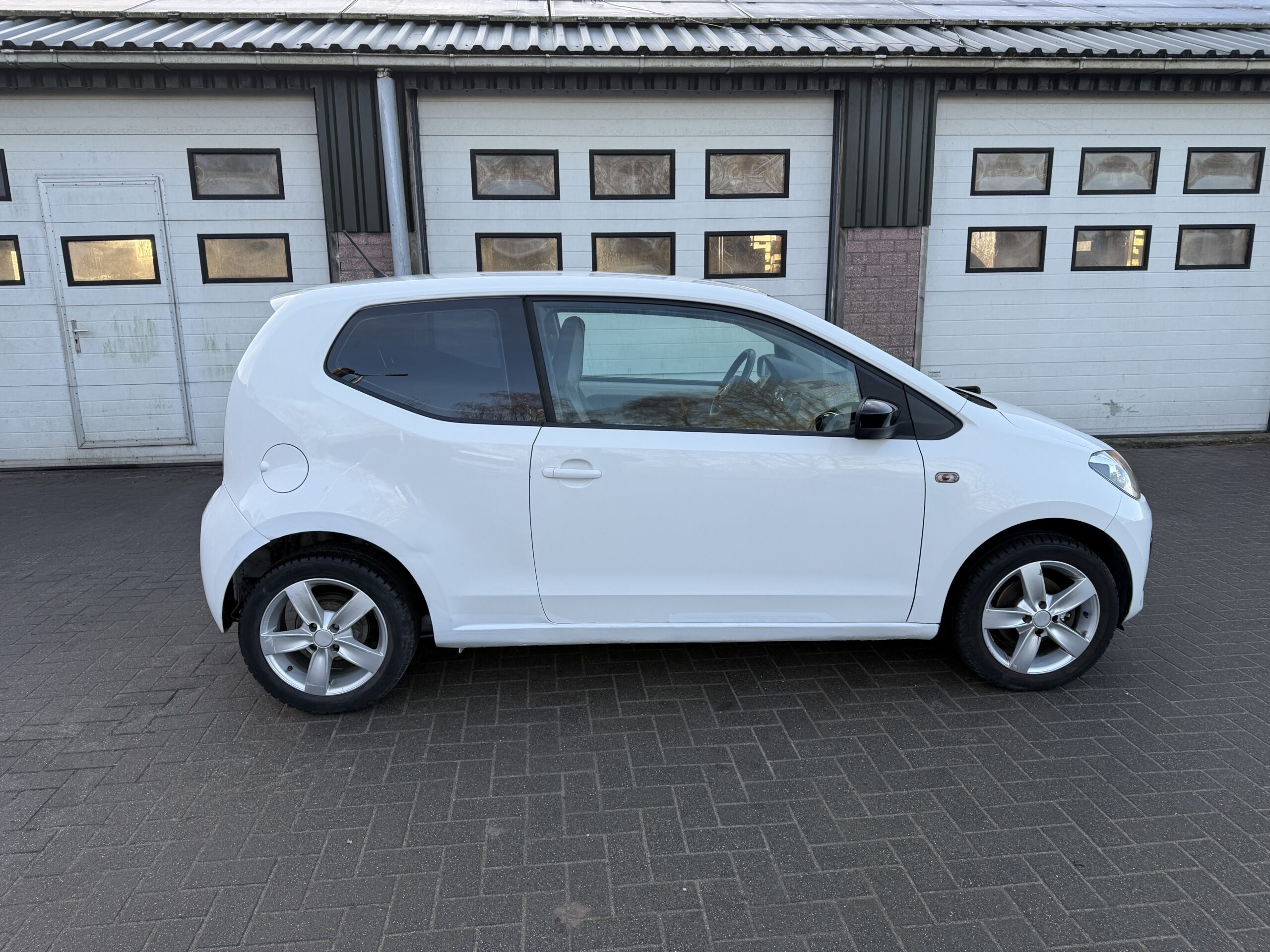 
								VW Up! 75 pk uitvoering, nette en goede auto vol									