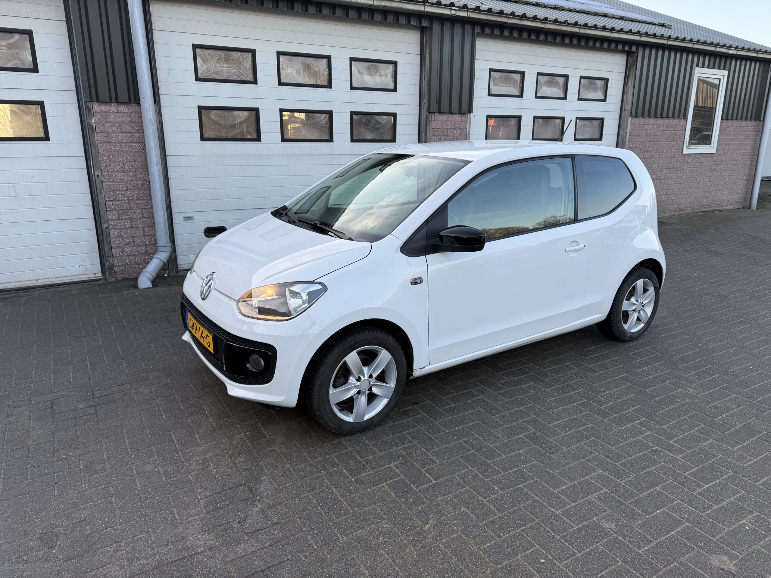 
								VW Up! 75 pk uitvoering, nette en goede auto vol									