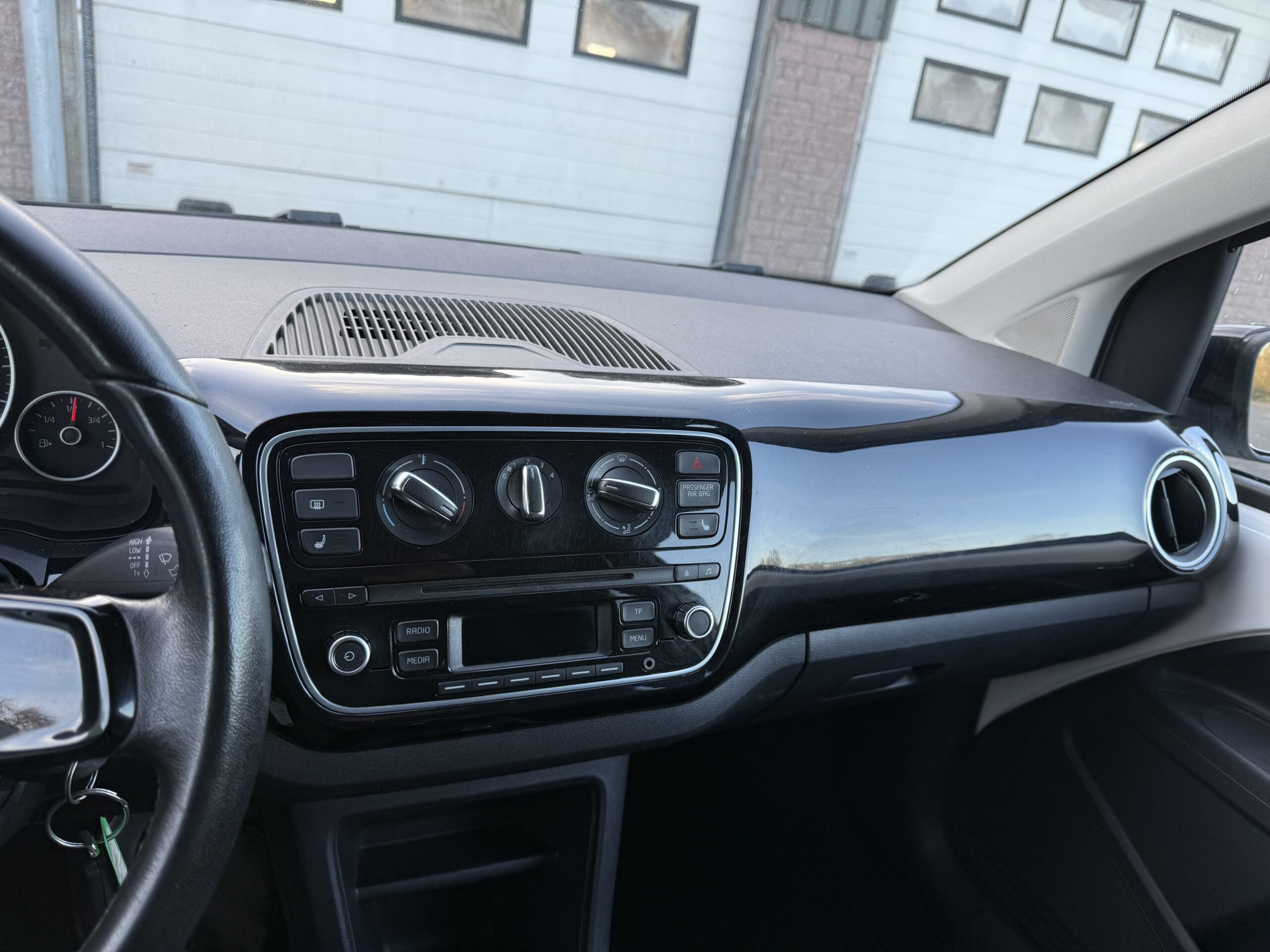 
								VW Up! 75 pk uitvoering, nette en goede auto vol									